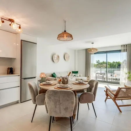 Aranya - Stylish Apt. With Great Views * エステポナ