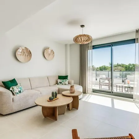 Aranya - Stylish Apt. With Great Views *
