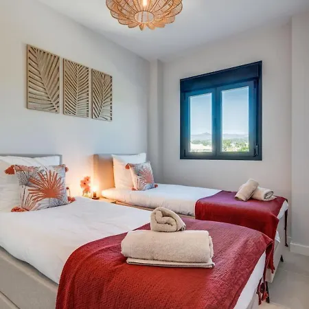 Aranya - Stylish Apt. With Great Views