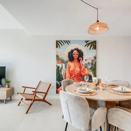 Aranya - Stylish Apt. With Great Views Apartment