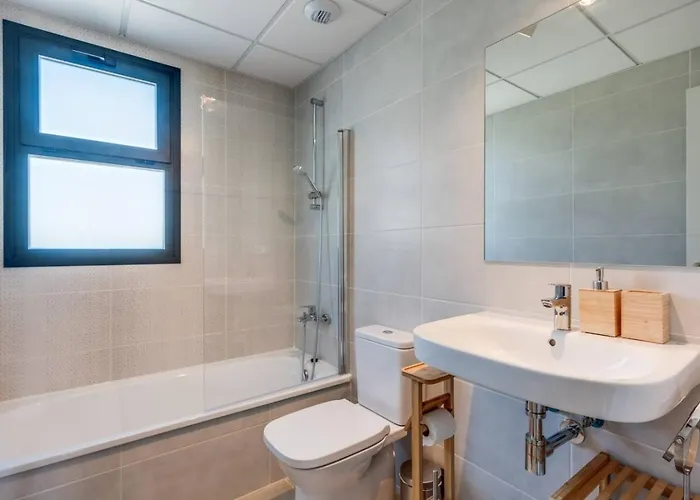 아파트 Ultimate - Stylish With Great Views In Aranya 에스테포나