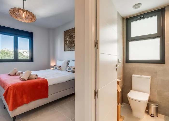 아파트 Ultimate - Stylish With Great Views In Aranya 에스테포나