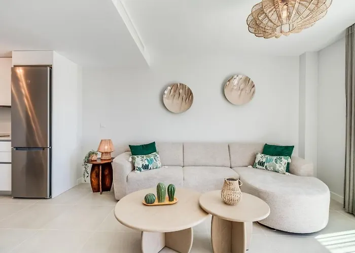 아파트 Ultimate - Stylish With Great Views In Aranya *