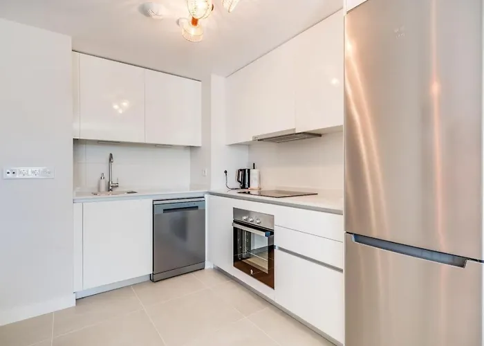 Ultimate - Stylish With Great Views In Aranya 아파트 에스테포나