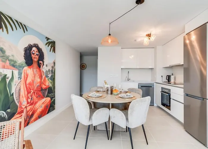 Ultimate - Stylish With Great Views In Aranya 에스테포나